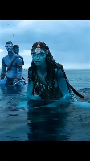 Edeki Favour on Instagram: "In Avatar: The Way of Water (2022), Jake Sully and his family arrive at the Metkayina clan’s ocean home 🌊✨. To survive, they must learn an entirely new way of life—the Way of Water. For Jake, this means humility, struggle, and the courage to begin again. 🌊 Learning the Way of Water Under Chief Tonowari’s guidance, Jake and his family begin training: Holding their breath for long stretches underwater 🌌. Learning to move with grace in the ocean currents 🌊. Bonding w