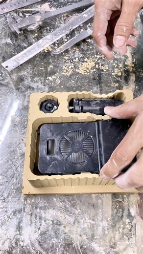 The process of developing and prototyping transparent inner tray molds for 3C digital products