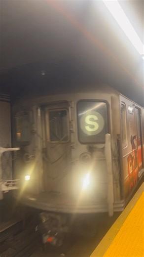 42nd Street Shuttle arriving at Grand Central 42nd Street (9/27/25)