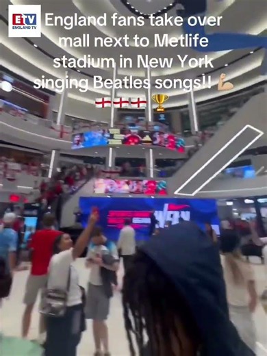 England fans flood New York mall with flags and singing The Beatles💥 🏴󠁧󠁢󠁥󠁮󠁧󠁿 FEA