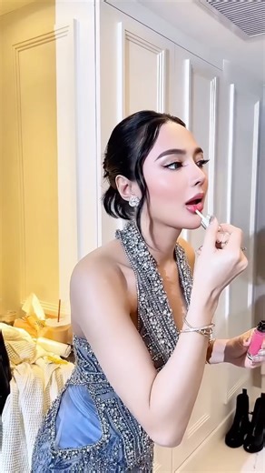 Wika Salim on Instagram: "Today playdate with @armanibeauty ✨. Coz, Giorgio Armani said “Elegance isn’t about being noticed, it’s about being remembered” 💋. • Thank you for #armanibeautyid team @mrgerryadam @auliafathy ❤️"