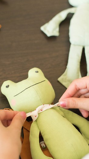 Anna | Designer of handmade toy patterns on Instagram: "I continue creating 🐸. To get a neat and a strong seam, I'm attaching the head and arms using hidden seam twice. To hold frog's details in place while attaching and sewing, I'm pinning them together at the seam line. Tap ❤️ if you like it. #sewingattern #sewingtutorial #artistteddybear #plushie #smallbusiness #handmadeforkids #toddlergift #momblogger #sewingblogger #pinkoishop"