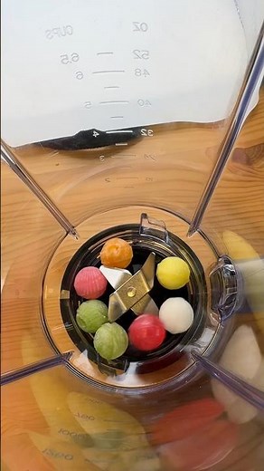 Ik mixte 15 soorten snoep en maakten er suikerspin van! 🧐 #experiment