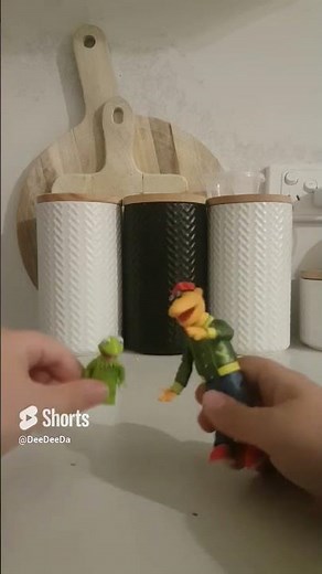 The Muppet Show remake with figurines: Scene 6 Scooter from The Muppet Show be like...