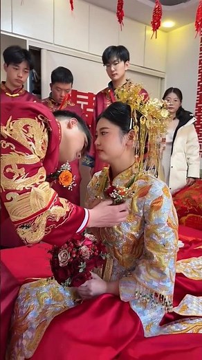 The Japanese Wedding Tradition: Groom Dresses the Bride and the Unique Ceremony"