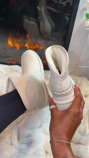 Ultra-soft warm booties that keep your feet cozy, insulated, and comfortable all day without feeling bulky. #tiktokshopcreatorpicks #holidaysale #GiftIdea #warmbooties #softbooties