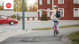 "Lakiin on päässyt livahtamaan pieni lapsus" – tarvitseeko pyöräilijän osoittaa kääntymisaikeensa suuntamerkillä?