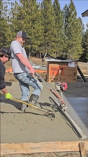 Duncan gives a quick demo on how to run a power screed #concrete #concretefinisher #flatwork #screed