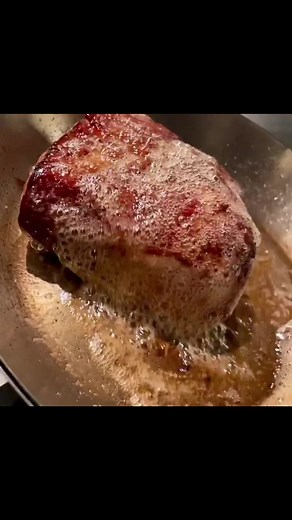 ⭕️What is basting used for?Basting is a cooking technique that involves adding moisture to the food during the cooking process to prevent it from drying out and add flavor.🥄Basting is usually done by spooning or brushing a liquid, such as melted butter or cooking juices, onto the surface of cooked meat or poultry. The liquid helps to keep the meat moist while adding flavor from any spices or herbs that are included in the pouring liquid. 🎥 @ristorantelido84 Chef Riccardo Camanini @thebestchefa