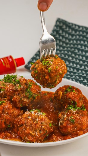 Andy Hay on Instagram: "Follow @andyseastcoastkitchen_ for more fun and approachable recipes. • There’s something incredibly comforting about homemade meatballs and tomato sauce. It’s one of those dishes that feels a little fancy, but is surprisingly easy to throw together. Meatballs are like little flavour-bombs, perfect for soaking up your rich tomato sauce. And the best part? You get to control every single ingredient in this easy, homemade meatball recipe, which means you can go all out on f