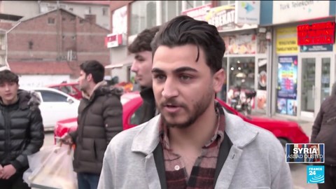 Hundreds of Syrians line up at Turkish border crossing, awaiting return home