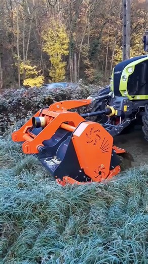 Powerful Tractor Mulcher in Action – Claas Arion with Heavy-Duty Forestry Mulcher.