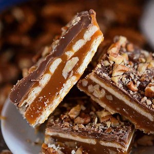 4.3M views · 6.4K reactions | PECAN CARAMEL BARS! You only need FIVE...