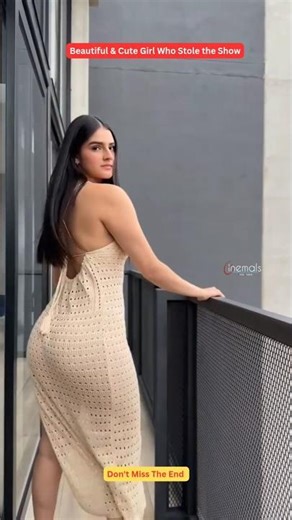 Beautiful & Cute Girls Who Stole the Show