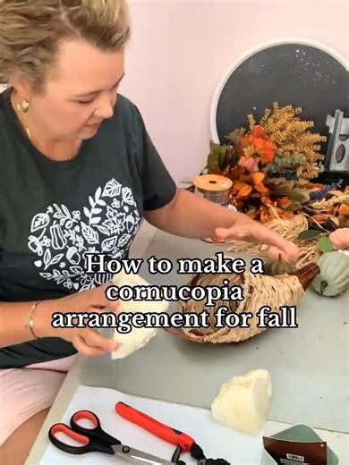 How to make a cornucopia arrangement for Thanksgiving 🦃 #fall #falldecor #diydecor