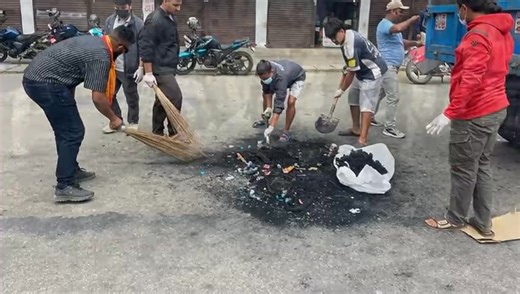 After three days of protest in #Nepal with burning of the building, stone pelting, rioting and chaos, the youth and the Army in various locations were seen engaged in cleaning the mess on the roads. #NepalGenZProtest #Nepalprotest | All India Radio News