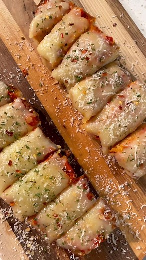 Delicious Garlic Bread Pizza Recipe