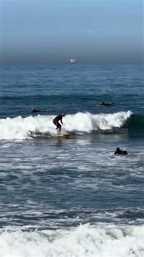 Flowing #surfing #huntingtonbeach #socal #longboarding #oceanlife #orangecounty #beachvibes #nature