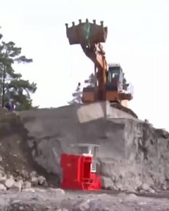 Testing a cab! Follow @diggersanddozers and check us out on YouTube for longer videos! #excavator #trucks #drone #mavic #phantom4 #dji #aerialphotography #heavyequipment #heavymachinery #constructionequipment #constructionmachinery #construction #demolition #quarry #mining #diesel #oilandgas #machine #machinery #operator #london #truck #18wheeler #photography | Diggers & Dozers