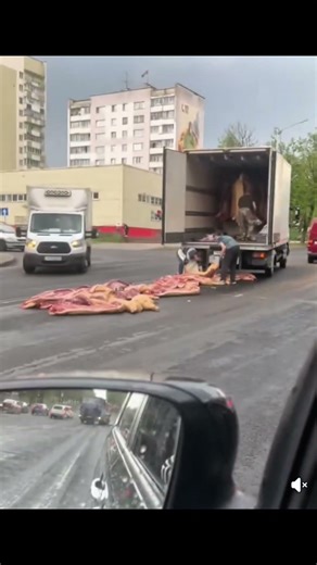 Road BBQ? 🥓 unknownartist #truckdriver #lkw #camion #bigrig #hgv #lorry #driver #fahrer #automobile