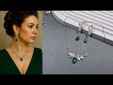 Jewelry set / This jewelry set is a must-have for every bride.