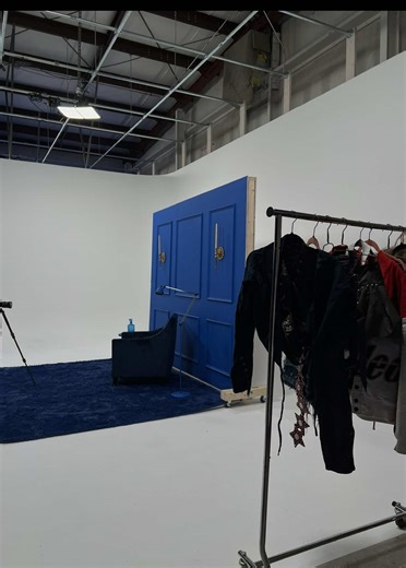 New year, new era, new lane unlocked. Episode 1 of becoming a fashion stylist in Nashville 🎬 Taking you behind the scenes of my first major styling client — country artist @lou ridley — for her Red Clay content shoot. From content creator to stylist… this is me stepping into my secondary career path in real time. Watch me work. This is only the beginning. The red Rodeo coat is from @pacsun #NashvilleStylist #FashionStylistJourney #BehindTheScenes #CreativeCareer #nashvillecreator