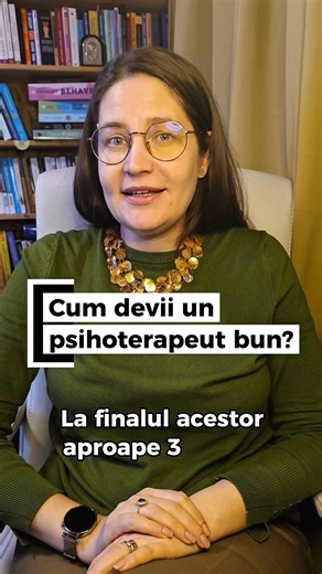 Vrei să devii psihoterapeut? 🎓 Dacă ești absolvent de Psihologie, Medicină, Asistență Socială, Filosofie, Pedagogie sau Teologie, primul pas spre această profesie este o formare acreditată. Mulți pornesc la drum cu așteptarea să primească doar tehnici. Corina Chirileasa (șefă de promoție APIPC 2025) povestește cum formarea i-a schimbat perspectiva: 💬 "Nu mă așteptam ca această călătorie interioară să fie mai valoroasă decât teoria. Am învățat să descopăr părți mai puțin cunoscute din mine și s