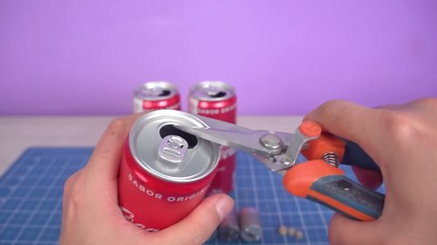 Building a Wind Generator Model with Recycled Materials