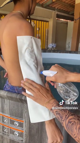 Cómo colocar tatuajes temporales de manera sencilla y rápida