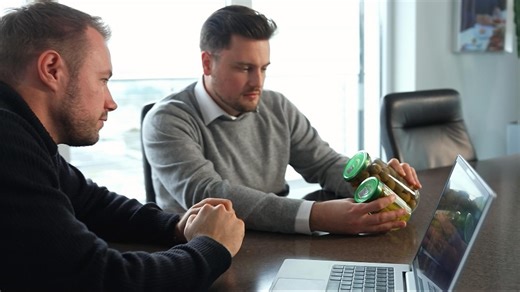 hessenschau : Ein Jahr Trump – und die Folgen für die hessische Wirtschaft