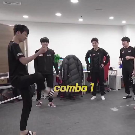 81K views · 1.7K reactions | Ngẫu nhiên đăng clip Choi Thỏ đá cầu trước khi đi ngủ. Hình như ẻm chơi mini game mà tại biết ai hạng chót rồi nên ẻm đá 2 trái trên hạng chót là dừng luôn, không muốn lãng phí thêm bất cứ giây nào =))))))))))))) Nhưng mà ai đá được có 1 trái thôi vậy  ©️ Do_oram_ #doran #DORAN | Viết Cho Ngày Trời Xanh, Nắng Vàng | Facebook