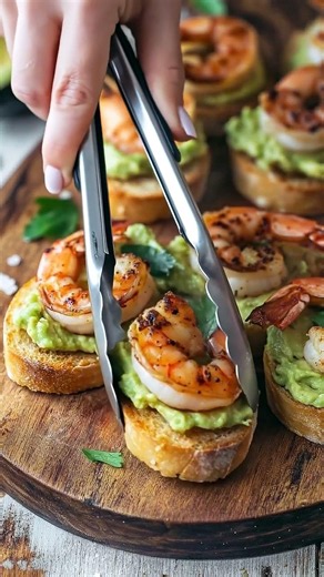 🦐🥑 Garlic Shrimp Avocado Crostini