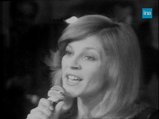 🎶 OH MAMY, MAMY BLUE 🎂 Nicoletta fête ses 80 ans aujourd'hui ! Célébrons-la en ré(écoutant) l'un de ses plus grand tubes "Mamy Blue". Une chanson qui a connu de multiples adaptations partout dans le monde ! | INA