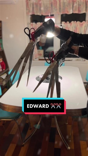 How to Make Edward Scissorhands Gloves: Step-by-Step Guide