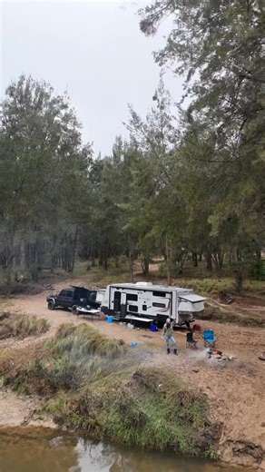 The Junction (Abercrombie River) Campsite, NSW ⭐⭐⭐⭐ 3.8 Stars on WikiCamps The Junction campsite is a bush camping beauty in Abercrombie River National Park. Set right where the Abercrombie and Silent Creek rivers meet, it’s all about campfires, fresh air, and that elusive off-grid peace. Swim in the river, spot local wildlife, and fall asleep to nothing but the sounds of the bush. 🎥: @courtonthego__ Find this spot on WikiCamps here: https://brnw.ch/21wURVU | WikiCamps