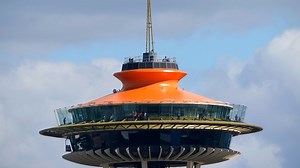 Local mascots help Space Needle begin repainting to 'Astronaut White'