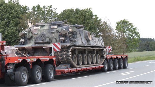 美军M270、M577等通过｜4K