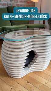 Das einzigartige Katze-Mensch-Möbelstück im Wert von 8000,- € sucht ein neues Zuhause! 🏡 Katzenpsychologin Carmen Schell @cattalk_cschell und Tierarzt Sebastian Goßman-Jonigkeit @der_tierarzt , haben gemeinsam mit uns diesen besonderen Katze-Mensch-Tisch entwickelt. Und ihr könnt diesen Tisch jetzt gewinnen. Was du dafür tun musst: ✔ Folge unserem @zooroyal Account (falls du es nicht sowieso schon tust 😉) ✔ Nimm uns ein einminütiges Video auf. Das muss zu sehen sein: ✔ Zeig uns wer du bist ✔ f