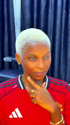 Rafu Dred au Rough Dreds: NYEUPE rangi ya kitajiri