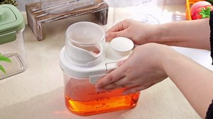 Maxdot 2 Pcs Bird Food Storage Container, Bird Seed Container with Lids Airtight Cup Pet Parrot Food Storage 1.7 Qt & 3 Qt Measuring Containers Easy Pour Spouts for Macaws African Cockatoos(Green)