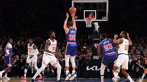 Stephen Curry hits 3 from top of the key to tie Ray Allen's all-time three-point record