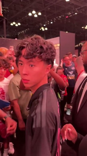 Rayasianboy x James Harden interaction ⚡ #fanaticsfest #nba