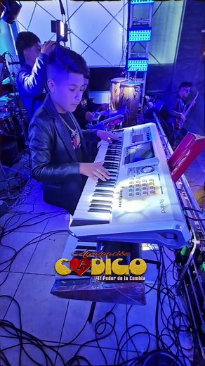 GRUPO CÓDIGO - 4 CERVEZAS (EN VIVO) L. y M. Los Hnos Rodriguez Mariscal MATRIMONIO DE FRANZ Y HELEN. Zona 16 de julio #GRUPOCÓDIGOBOLIVIA #ElPoderDeLaCumbia #LosHerederosDelRitmo CONTACTOS AL: 740 4 2626 - 767 0 2727