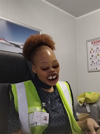 its okay if u lost it and need another one .i wont bite u hlee 🤣🤚🏻#southafricatiktok🇿🇦 #airline #humor