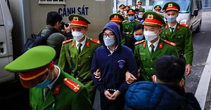 Clip: Các bị cáo trong "đại án" AIC Đồng Nai hầu tòa