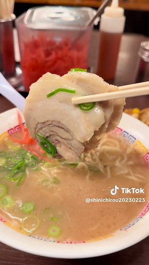 【丸星ラーメン】📍久留米市 昭和33年創業の久留米ラーメンの老舗🍜 国道3号線沿いにあり、一般客やトラックドライバーなどで賑わっています。 昔は24時間営業だったので、 深夜に丸星いこーぜ！ みたいなノリでよく行ってた。 久しぶりの朝ラー ごちそうさまでした😋 ごちそうさま 何か感想があればコメントお待ちしています。 美味しさや、味の好み、コスパ、表現などは個人的な評価になりますので、ご参考程度にお考えいただけると幸いです🙇‍♂️ @shin1rou.i で行きたいお店の参考にしてね ☆☆☆Memo☆☆☆☆☆☆☆☆☆☆☆☆☆☆☆☆ ✅ 食べたもの ラーメン550円 ✅ 丸星ラーメン ✅ 営業時間 平日 9時00分～20時40分 土日 8時00分～20時40分 ✅ 定休日 第2第4木曜日 ✅ 久留米市高野2丁目7-27 ✅ 駐車場あり 最新の情報は、お店に確認して下さいね🙇 #佐賀グルメ #久留米グルメ #丸星ラーメン #ラーメン #豚骨ラーメン