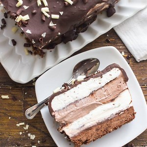 Love Chocolate? This is an easy homemade Ice Cream Cake. Better than any store bought! Get the Recipe - https://goo.gl/Oajurf | An Italian in my kitchen