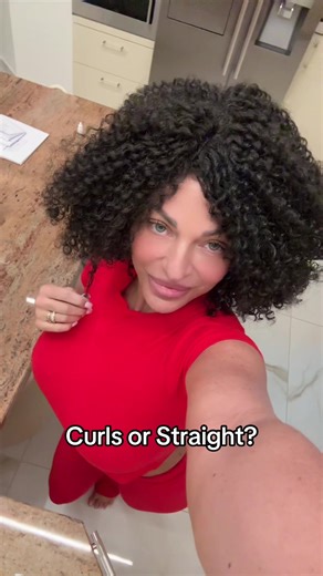 Nadine Kerastas: Curls or Straight Hair Tips