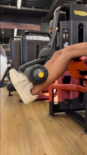 Cómo hacer correctamente extensiones de cuádriceps en máquina #motivation #cuerpofitnes