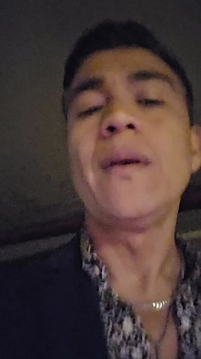 82K views · 14K reactions | Hola Familia! Como estoy para "Mi Nombre Es"? @minombreestvn @tvn Me pillaron de sorpresa, y esto salió... Que tal? Que tengan linda noche... los quiero mucho. . Ahhhh ya tienen su entrada para el Movistar Arena del 2 de Mayo? Los espero. | Américo Oficial | Facebook